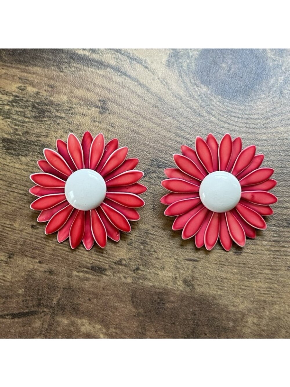 Vintage 1960s Enamel Flower Earrings Coral White MOD Pop Art Clip On Statement - Picture 2 of 9